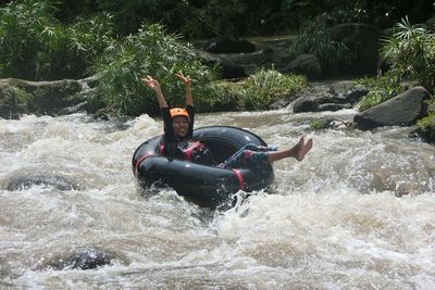 Seru! Susur Sungai dan Makan Siang Romantis di New Rivermoon, Gak Bikin Kocek Bolong!