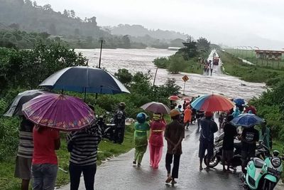 Cuaca Buruk, 3 Penerbangan ke Bandara Ambon Dialihkan, Termasuk Rombongan Ketua MPR