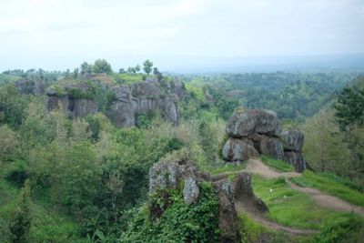 Seru! Di Bondowoso Ada Batu So on, Objek wisata Mirip Stonehenge di Inggris