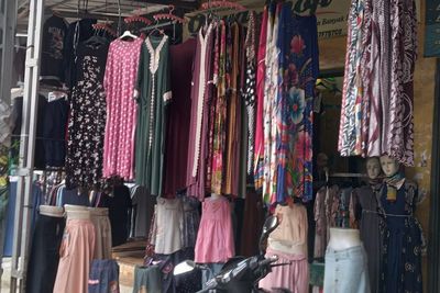 Gak Jauh dari Citayam Ada Surga Belanja Konveksi Murah, Cari Outfit ala Jeje dan Bonge?