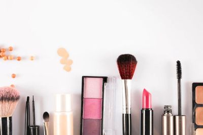 Starter Pack Daily Makeup yang Wajib Ada di Tas