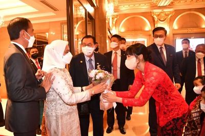 Dita SECRET NUMBER Sambut Kedatang Presiden Jokowi di KBRI Korsel: Sugeng Rawuh!