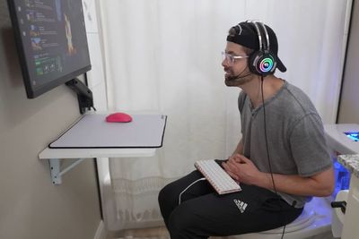 Kreatif! YouTuber Ini Modifikasi Toilet Rumah Jadi PC Gaming, Auto Betah