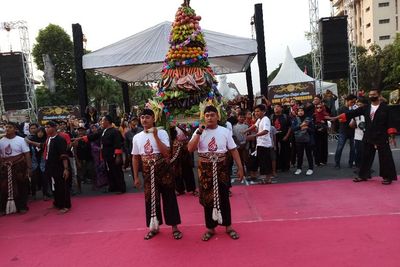 Sambut Malam 1 Suro, Lautan Manusia Rebutan Buceng Purak, Apa Manfaatnya?