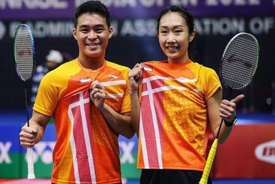 Gemes Banget! Pasangan Ganda Campuran Singapura Ini Pamer Baju Nikah di Arena Bulu Tangkis