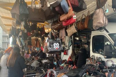 Italia Punya Pasar Kaget, Bisa Belanja Barang Branded Harganya Rp15 Ribuan Saja