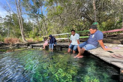 Satu-satunya di Indonesia! Danau Air Panas di Tengah Hutan, Viewnya Kaya di Jepang