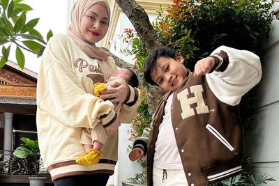 Ekspresi Ferdi saat Pangku dan Peluk Adzam Jadi Sorotan: Kelihatan Kangen Banget Mereka