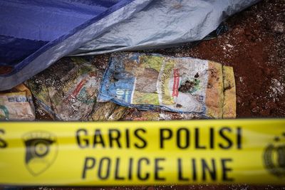 JNE Akui Beras Bansos yang Ditimbun dalam Kondisi Rusak dan Tak Bisa Tunjukkan Dokumen