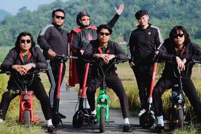 Endank Soekamti-Masdo Tunjukkan Kolaborasi Indonesia-Malaysia Lewat Dinda Versi Pop Punk