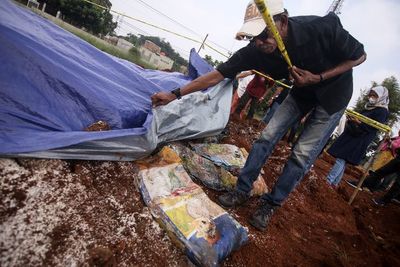 Buntut Temuan Kuburan Beras Bansos di Depok, Polisi Periksa Pihak Kemensos dan JNE