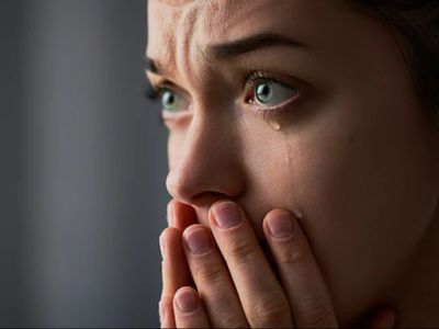CEK FAKTA: Benarkah Menahan Tangis Sebabkan Kanker?