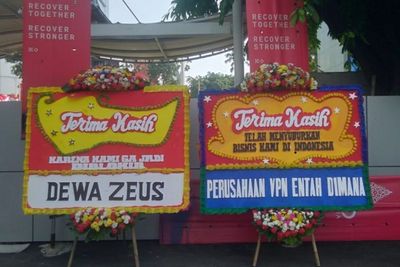 Kecewa Kebijakan PSE, Kantor Kominfo Dikirimi Papan Bunga Berisi Kalimat Sindiran