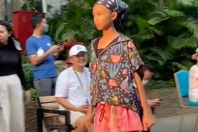 Naik Kelas! Biasa Pakai Baju Tanah Abang, Mami Angel Makin Gaya Jadi Model Brand Lokal