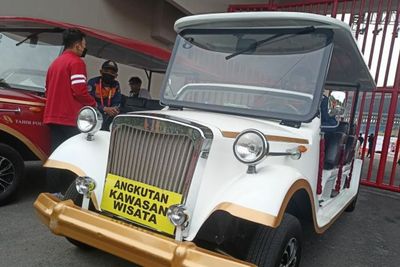 Bawa Atlet ASEAN Para Games 2022 dengan Mobil Listrik, Sopir: Kita Bangga!