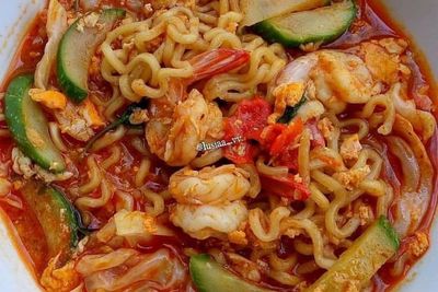 Wanita di India Tewas Usai Makan Mie Instan Campur Tomat, Kok Bisa?