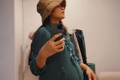 Indah Permatasari Makin Cantik di Usia Kehamilan 33 Minggu, Gemoy Pamer Baby Bump