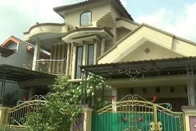 Penampakan Kampung Warteg, Mewah dan Megah Banget Mirip Rumah Artis!