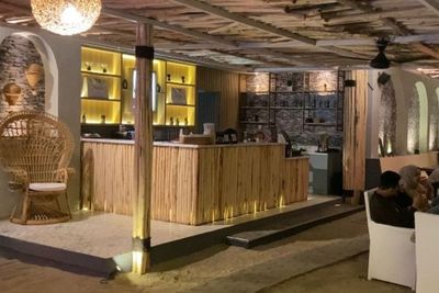 Pribadi, Kafe Rasa Bali di Kawasan Elit Jakarta: Ada Pasir Pantainya Juga!