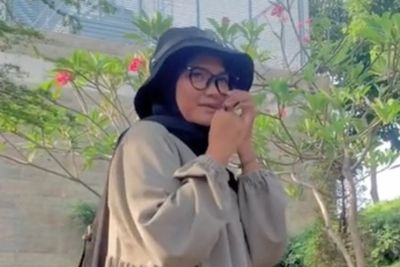 Cantiknya Makeover Gaya Kurma Citayam Pakai Hijab dan Gamis, Netizen: Auranya Beda!