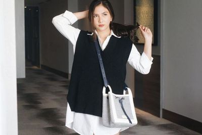 7 Ide Padu Padan Kemeja Putih ala Jessica Mila, Makin Stylish Kekinian!