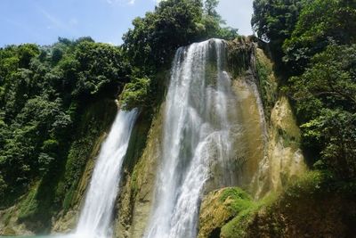 Bertabur Keindahan Alam, Curug Cikaso Jadi yang Tercantik di Sukabumi