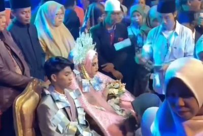 Penampakan Hajatan Orang Madura, Pengantin Ditaburi Uang Saat Langsungkan Pernikahan