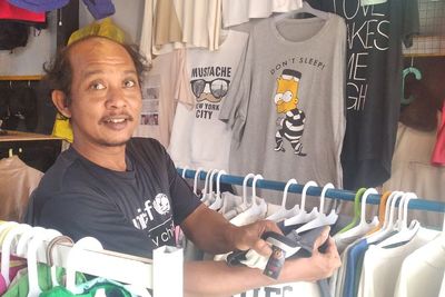 Cuan Bisnis Thrifting Jual 20 Pakaian Langsung Balik Modal, Pria Ini Ungkap Trik Suksesnya