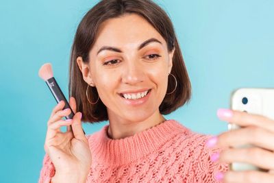 Ini 8 Ide Kado Makeup Buat Wanita, Gak Usah Bingung Guys!