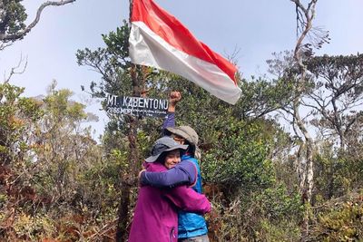 Sandiaga Uno Dukung Pendaki Wanita Indonesia Taklukkan Gunung Tertinggi di Eropa