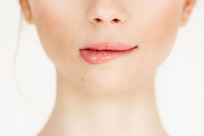 5 Cara Mengecilkan Bibir Secara Alami, Lakukanlah dengan Rutin!