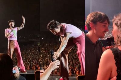 Momen Harry Styles Jeda Konser dan Beri Mikrofon ke Fans yang Mau Lamar Pacar, Haru Banget