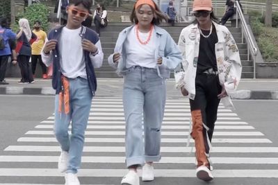 Makin Keren! Bonge Cs Adu Gaya Catwalk Pakai Outfit Berkelas