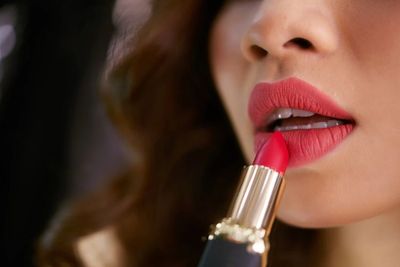 Dear Cewe, Ini Lho 8 Macam-macam Lipstik yang Perlu Kamu Kenali