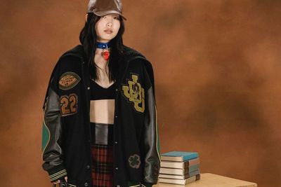 3 Ide Outfit Musim Dingin ala American Style, Gotik dan Rebel!