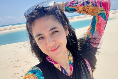 DJ Una Curi Perhatian Lelaki, Cantiknya Kayak Mermaid Terdampar di Pantai