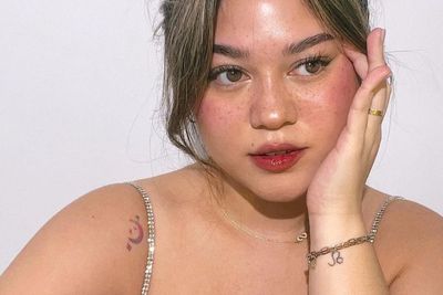 Tampil Beda, Tiru 4 Gaya Memakai Lipstik ala Beauty Vlogger Sarah Ayu