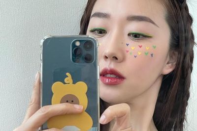 Ikut Challenge Makeup Pakai Buah, Hasil Riasan Sunny Dahye Bikin Pangling!