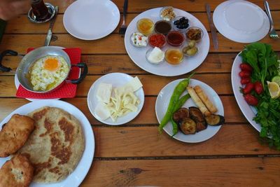 Sarapan di Negara Ini Menunya Sampai Puluhan Macam, Terlengkap di Dunia!