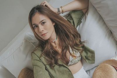 Wulan Guritno Santai di Sofa Bergaya Badai bak Gadis: Ampun!