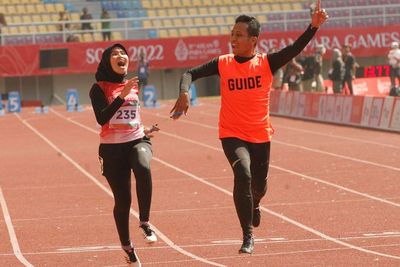 Ternyata Guide Runner yang Menjadi Mata dan Kunci Kemenangan Pelari Tunanetra