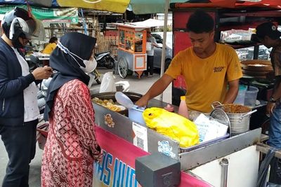 Viral Banget! Siomay Favoritnya Anak Kereta, Sehari Laku 3.000 Pcs