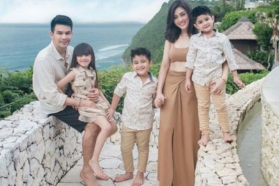 Sempat Saling Serang, Dhena Devanka dan Jonathan Frizzy Akur Jaga Anak Sakit di RS