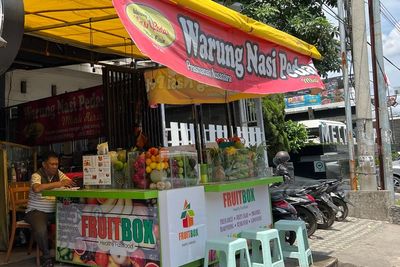 Warung Nasi Pedas Tersohor di Bali Pindah ke Makassar! Hitung Harga Menunya Pakai Kartu