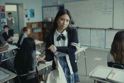 MV High School in Jakarta dari NIKI Dinyinyiri Warganet: Genk Putih Abu-Abu Gak Relate!