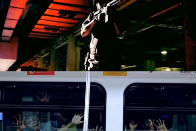 Lari! Ada Zombie di LRT Jakarta, Berani Naik?
