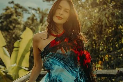 Sophia Latjuba Ulang Tahun ke-52, Pamer Body Goals di Pinisi Banjir Pujian: Kayak Umur 25
