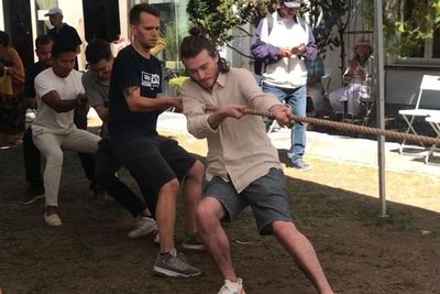 Bule dan Emak-emak Juara Lomba 17 Agustusan di Jerman, Hadiahnya Ngakak Banget!