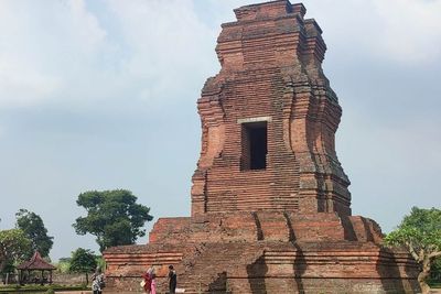 Candi Unik dengan Lubang di Tengahnya, Benarkah Dulunya Tempat Bakar Mayat?