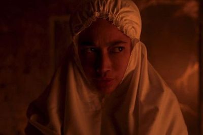 Misteri Lirikan Ratu Felisha Pakai Mukena di Pengabdi Setan 2 Curi Perhatian